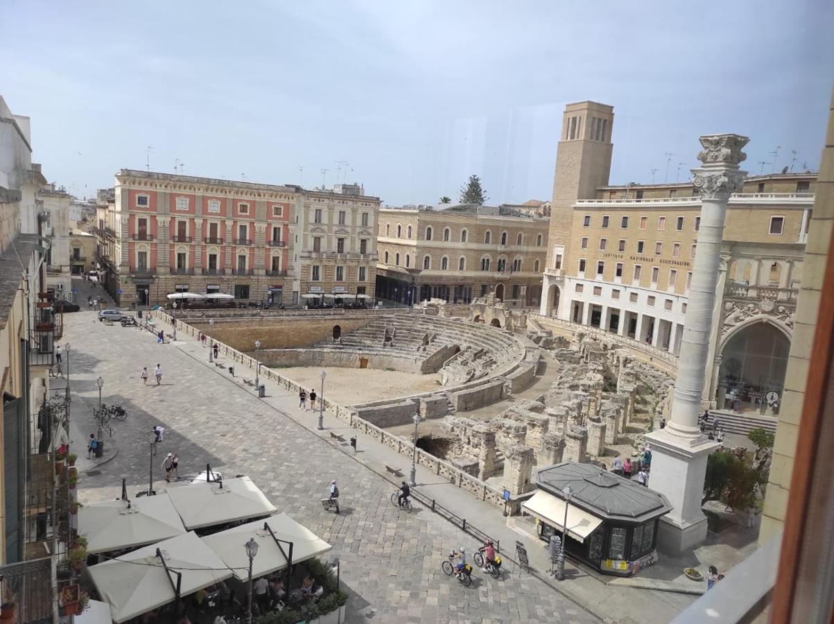 La Colonna Holiday House Lecce Bagian luar foto