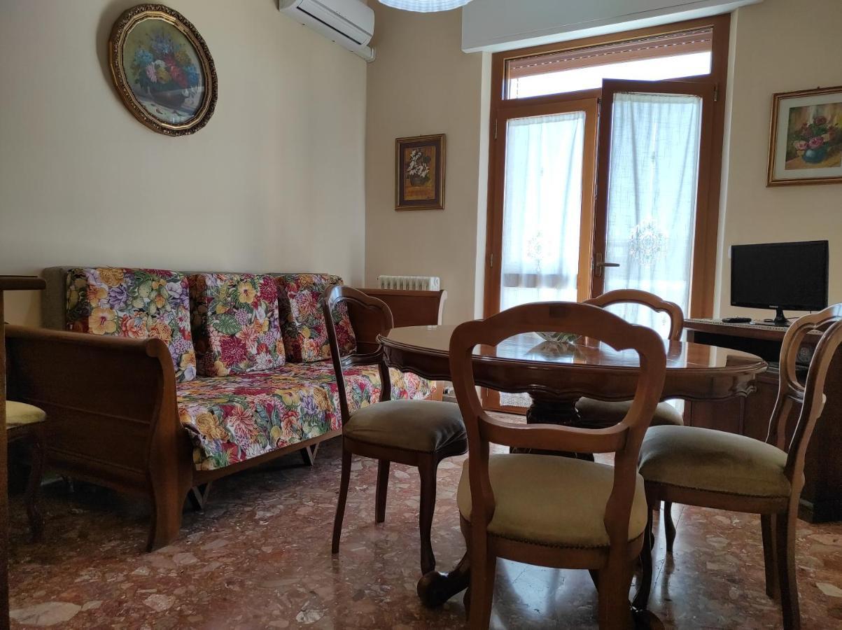 La Colonna Holiday House Apartment Lecce Bagian luar foto