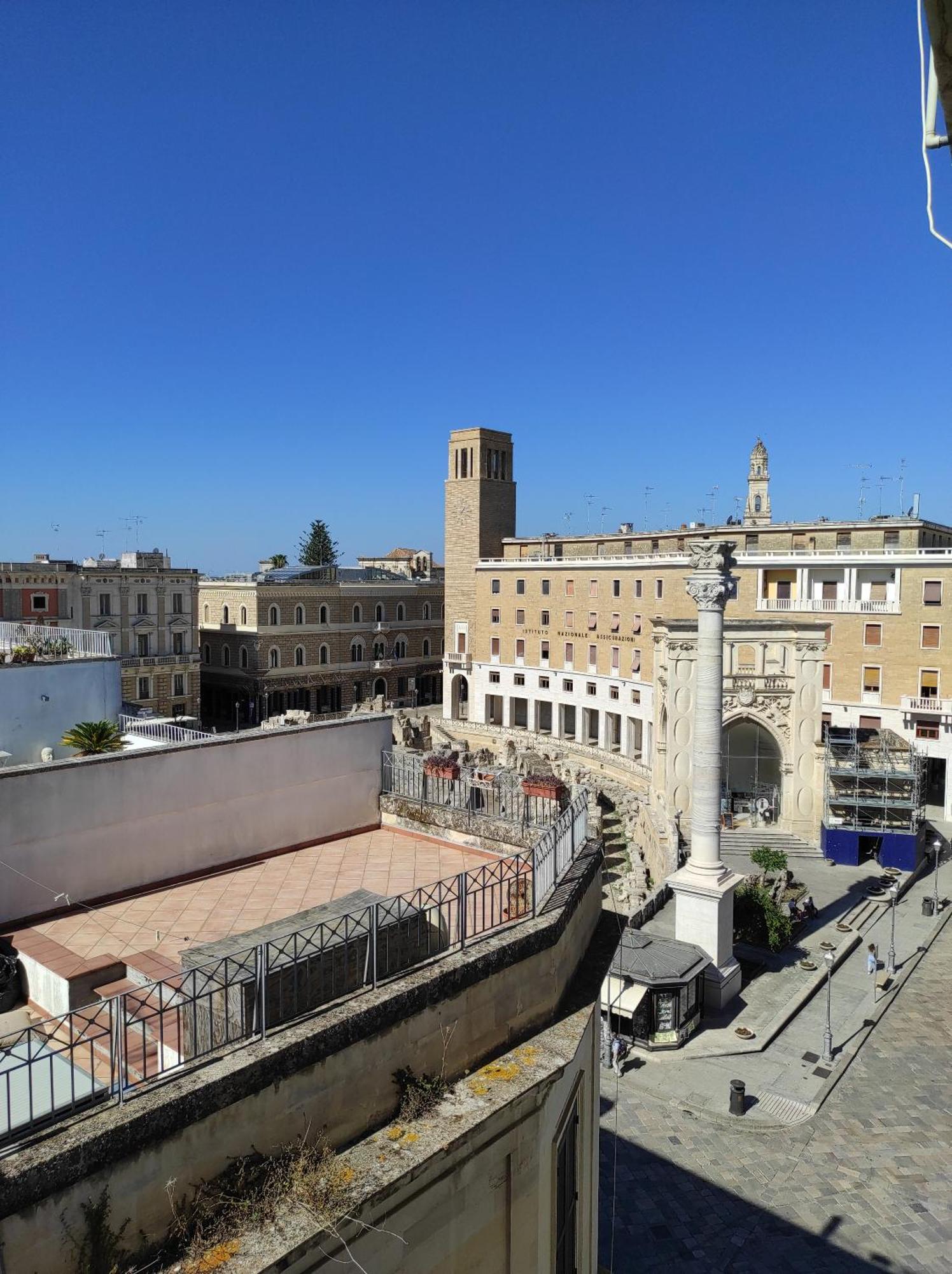 La Colonna Holiday House Apartment Lecce Bagian luar foto