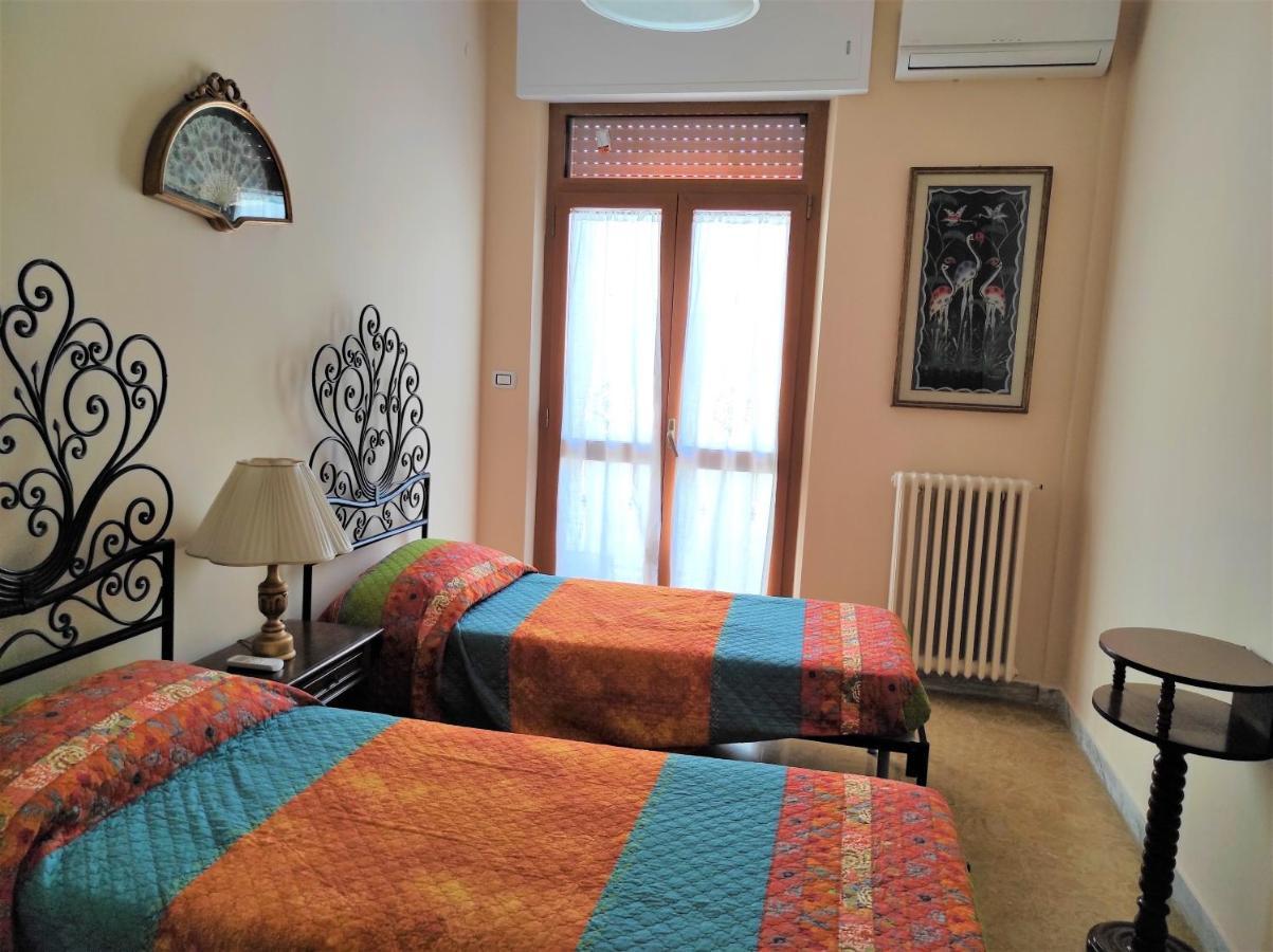 La Colonna Holiday House Apartment Lecce Bagian luar foto